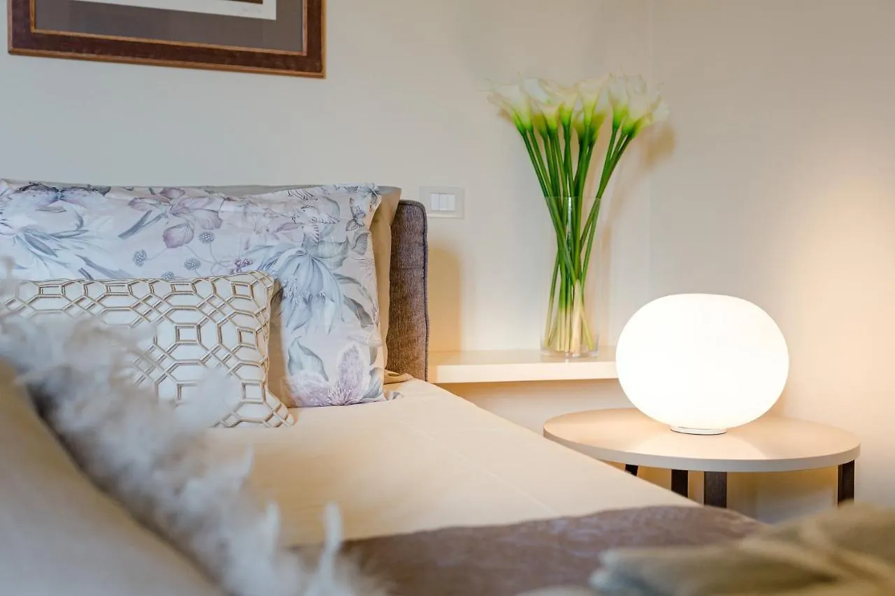 Casa Cachi 2, Modern Spacious 2 Bedrooms Apartment With Terrace And Elevator Lucca 0*,  Italy