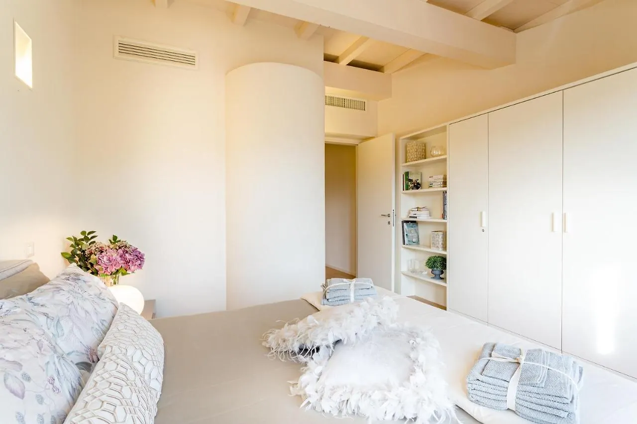 Casa Cachi 2, Modern Spacious 2 Bedrooms Apartment With Terrace And Elevator Lucca 0*,  Italy