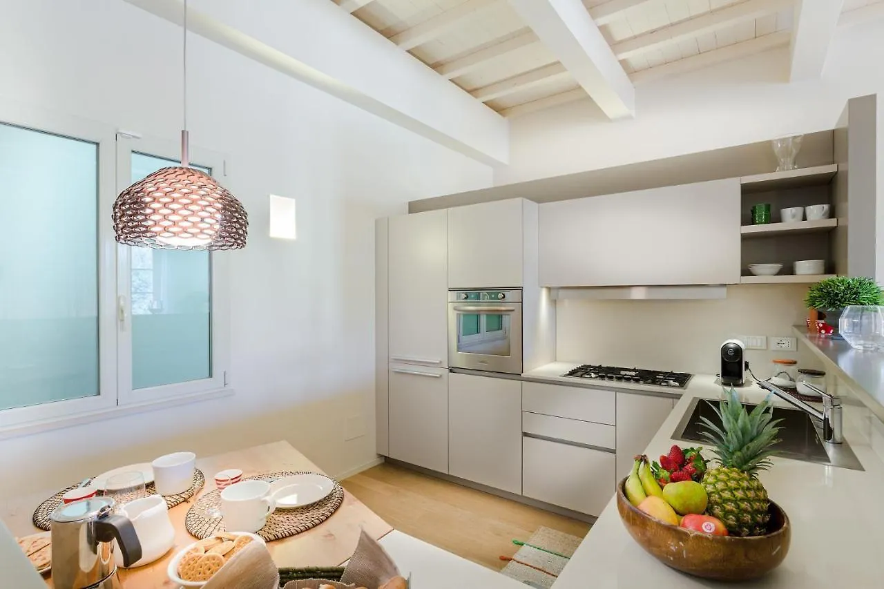 Casa Cachi 2, Modern Spacious 2 Bedrooms Apartment With Terrace And Elevator Λούκα Ιταλία